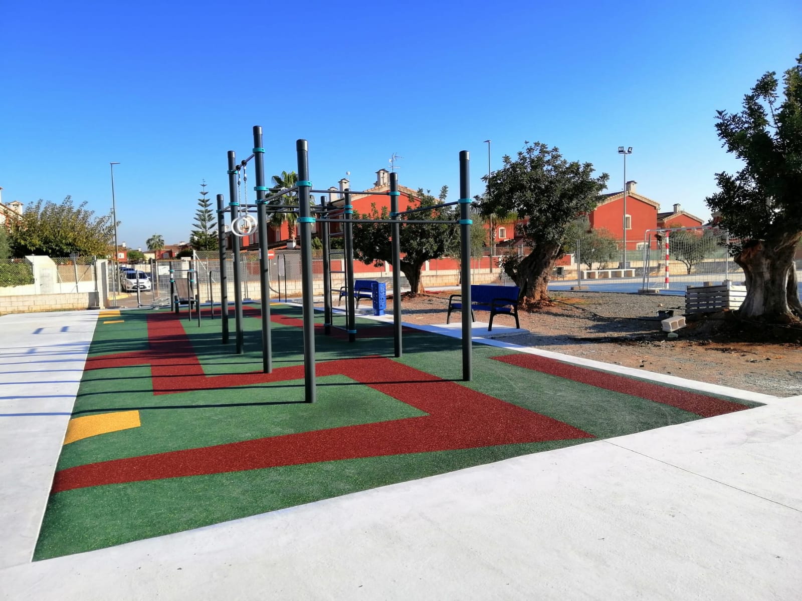 Zona deportiva en La Pobla de Vallbona - Circuito de CalisteniaParques